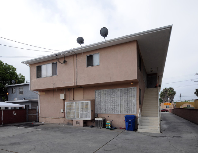 885 E 51st St in Los Angeles, CA - Building Photo - Building Photo