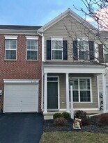 2110 Red Fox Dr in Hummelstown, PA - Building Photo