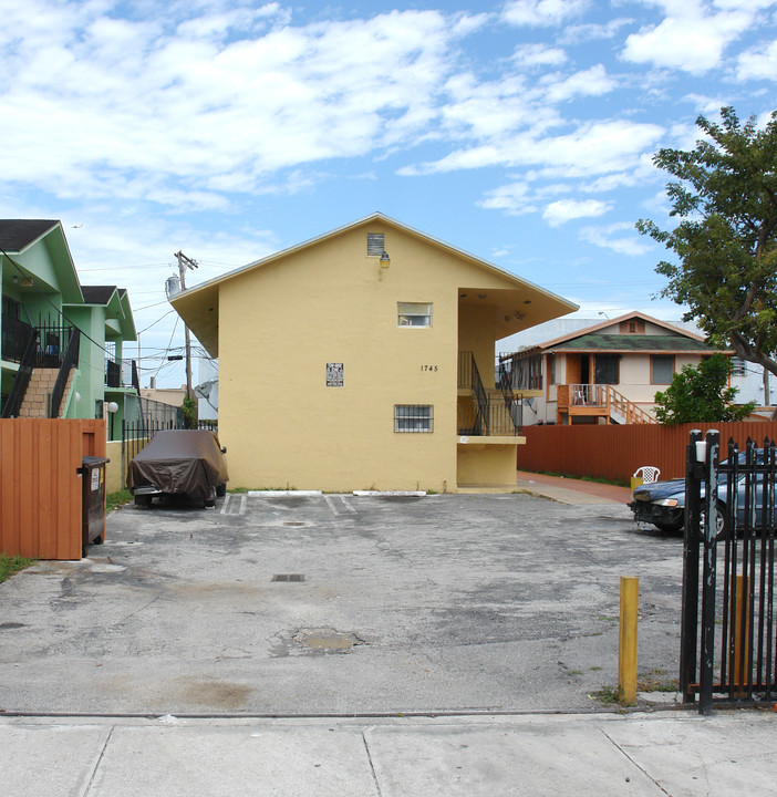 1745 NW 19th Ter in Miami, FL - Building Photo