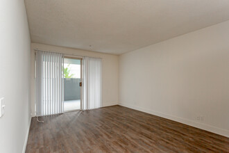 La Nouvelle Apartments in North Hollywood, CA - Building Photo - Interior Photo