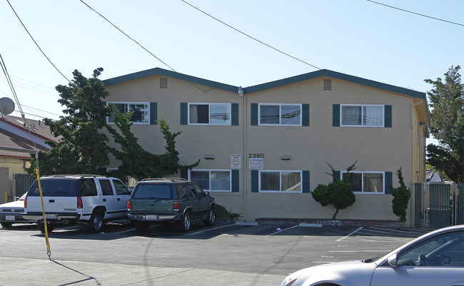 2380 Market Ave in San Pablo, CA - Foto de edificio - Building Photo