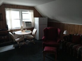 44 Montana Ct in Syosset, NY - Building Photo