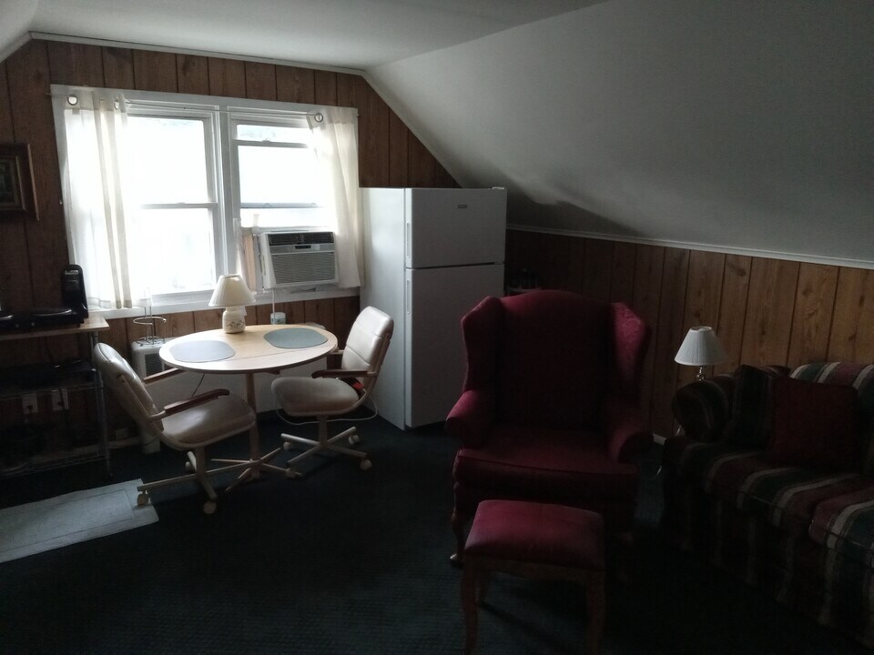 44 Montana Ct in Syosset, NY - Building Photo
