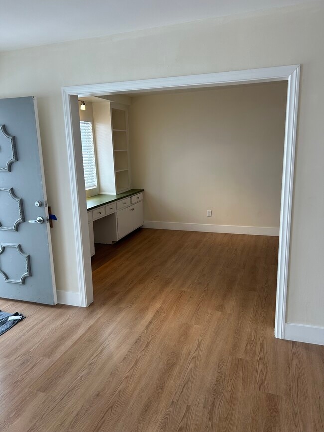 1137 12th St, Unit #9.    2 bedroom plus den in Santa Monica, CA - Building Photo - Building Photo