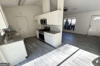 2119 Briar Glen Ln SW in Atlanta, GA - Building Photo - Building Photo