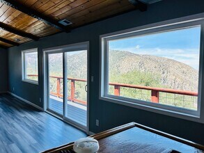 5542 Easter Dr in Wrightwood, CA - Building Photo - Building Photo