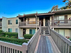 615 Vine St in Oceanside, CA - Building Photo