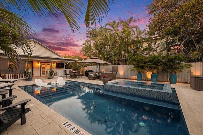 135 93rd Ave in Treasure Island, FL - Foto de edificio - Building Photo