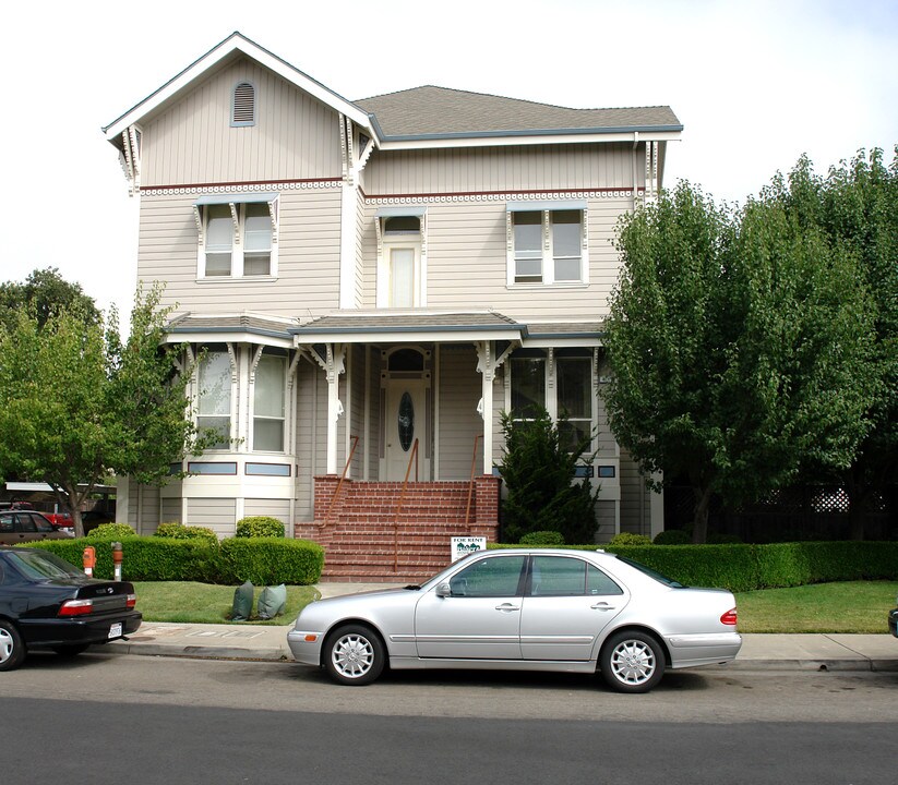 421 8th St in Santa Rosa, CA - Foto de edificio