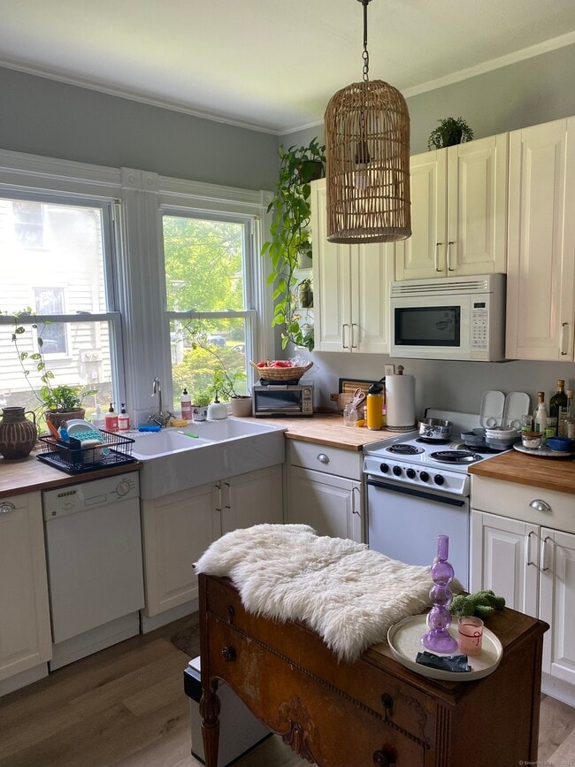 6 Myrtle St in Norwalk, CT - Building Photo - Building Photo