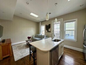 180 W Seventh St in Boston, MA - Building Photo - Building Photo