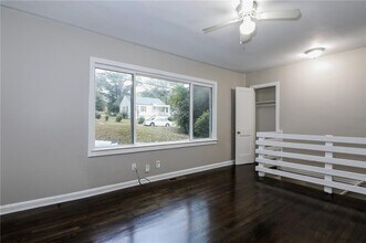 1123 Graymont Dr SW in Atlanta, GA - Building Photo - Building Photo