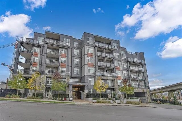 11077 Ravine Rd in Surrey, BC - Building Photo