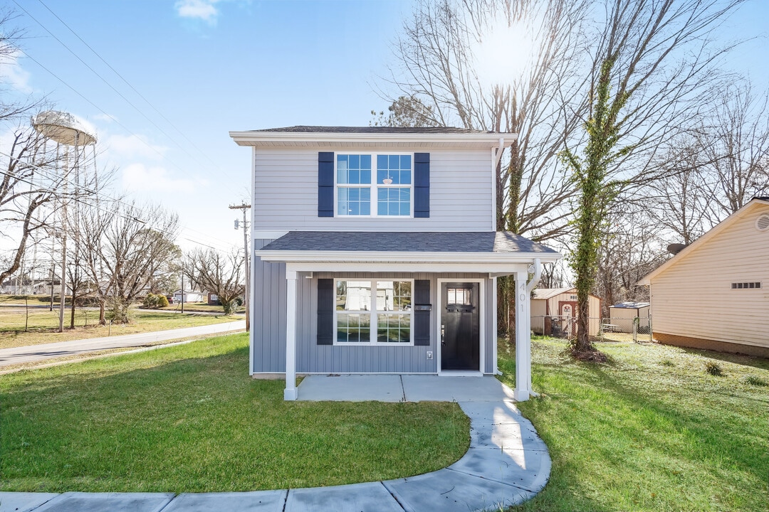 401 E Water St in Lincolnton, NC - Building Photo