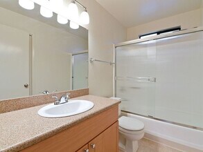 1395 Creekside Dr in Walnut Creek, CA - Foto de edificio - Building Photo