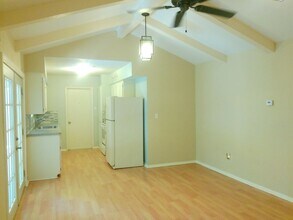 7417 Whisper Wind Dr in Corpus Christi, TX - Foto de edificio - Building Photo