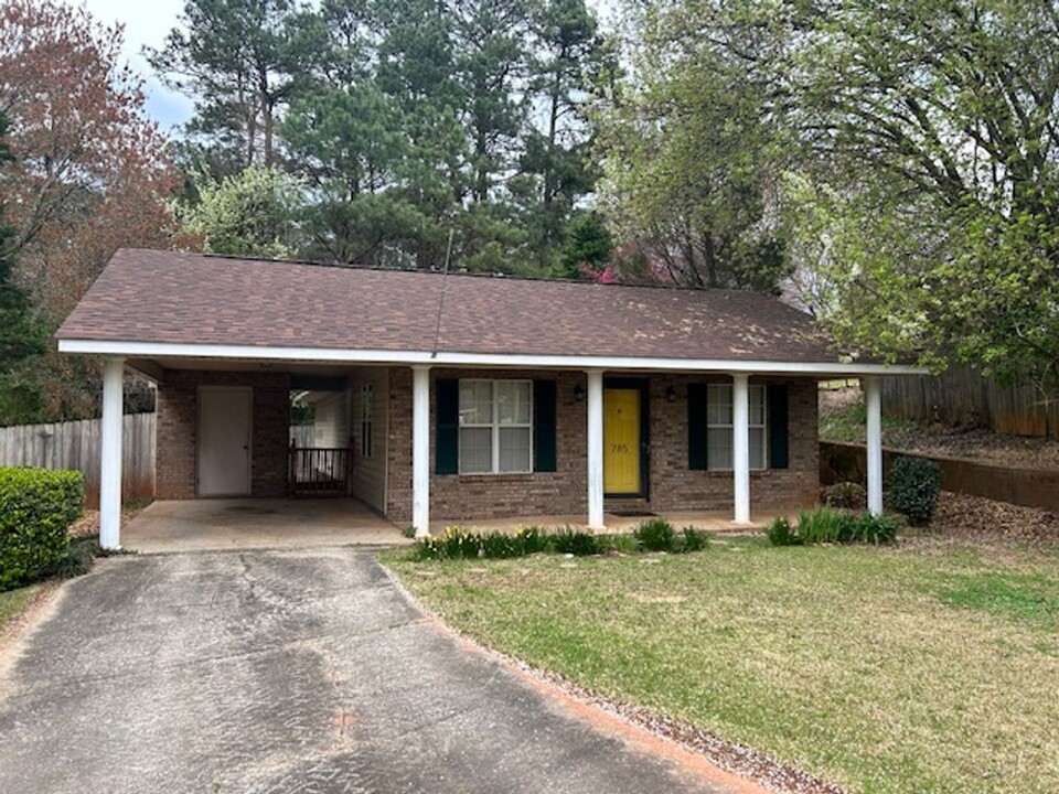 785 Iroquois Cir in Auburn, AL - Building Photo