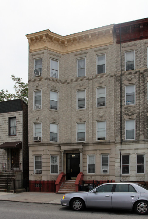 208 Sumpter St in Brooklyn, NY - Building Photo