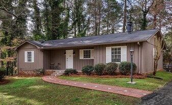 5090 Heather Rd SE in Smyrna, GA - Building Photo