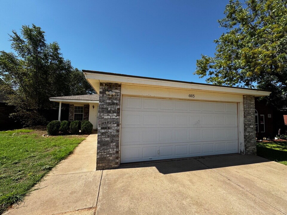6105 5th St in Lubbock, TX - Building Photo