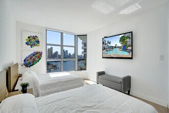 19101 NE 36th Pl in Aventura, FL - Building Photo - Building Photo