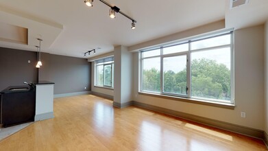 The Point at Falls Church in Arlington, VA - Building Photo - Interior Photo