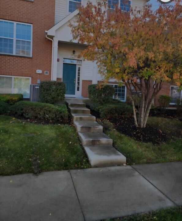 7523 Claridge Dr in Bridgeview, IL - Building Photo