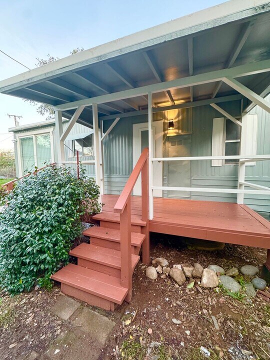 14681 Spring Branch Rd in Redding, CA - Building Photo