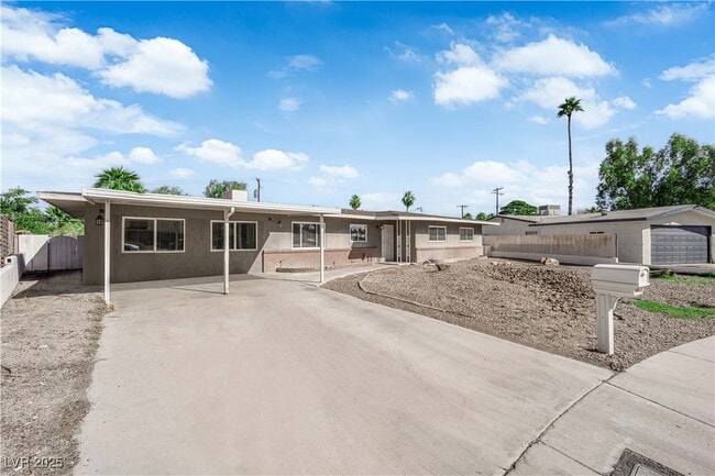 105 Woodley St in Las Vegas, NV - Building Photo - Building Photo