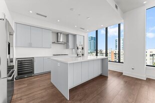 2323 W Main St in Houston, TX - Building Photo