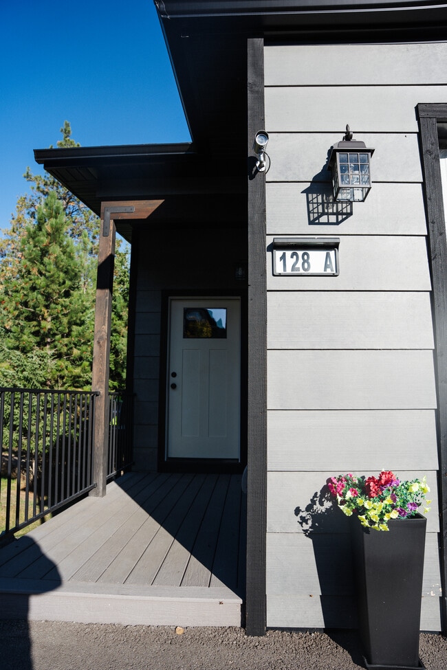 128 Saddle Loop, Unit B