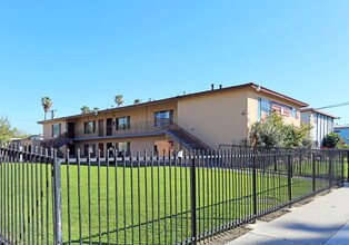 717 S Townsend St in Santa Ana, CA - Foto de edificio - Building Photo