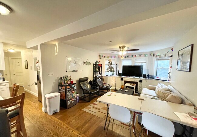 800 Parker St, Unit 1 in Boston, MA - Building Photo - Building Photo