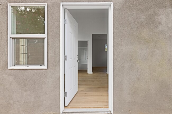 214 Kimble St, Unit B in Modesto, CA - Building Photo - Building Photo