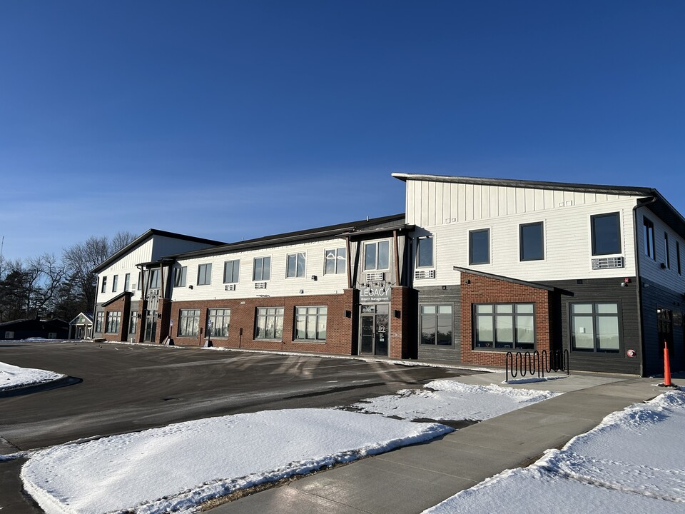 AFR Apartments in Altoona, WI - Foto de edificio