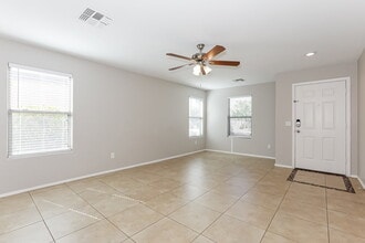 21870 E Gold Canyon Dr in Queen Creek, AZ - Foto de edificio - Building Photo