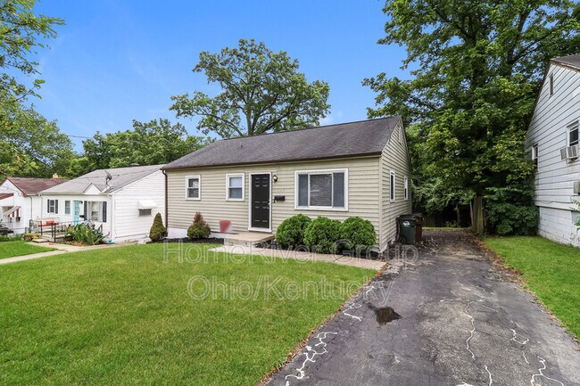 1821 Catalpa Ave in Cincinnati, OH - Building Photo - Building Photo