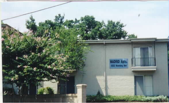 Madrid Apartments in Austin, TX - Foto de edificio - Building Photo