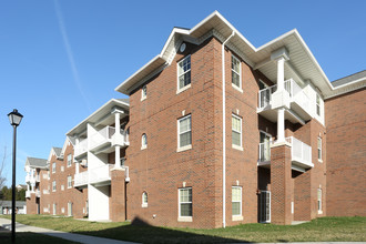 Village Crossing Retirement Community in Louisville, KY - Foto de edificio - Building Photo