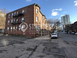 62 S Huntington Ave in Boston, MA - Foto de edificio - Building Photo