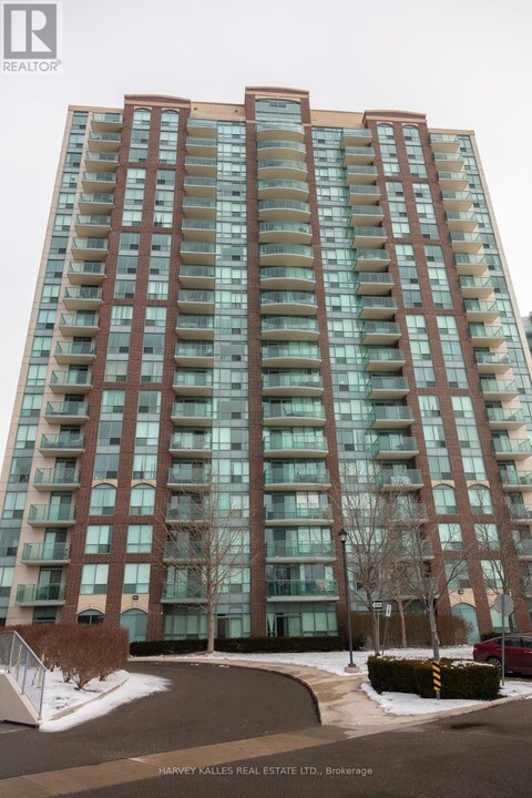 4889-4889 Kimbermount Ave in Mississauga, ON - Building Photo