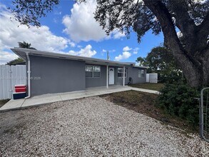 5721 SW 41st St in West Park, FL - Building Photo - Building Photo