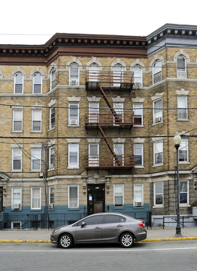 4508 Park Ave in Weehawken, NJ - Foto de edificio - Building Photo