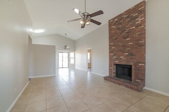 677 W Shawnee Dr in Chandler, AZ - Building Photo - Building Photo