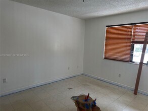 6675 W 26th Ct in Hialeah, FL - Building Photo - Building Photo
