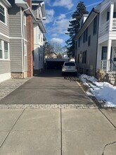 20 Carver Rd E, Unit # 2 in Watertown, MA - Foto de edificio - Building Photo