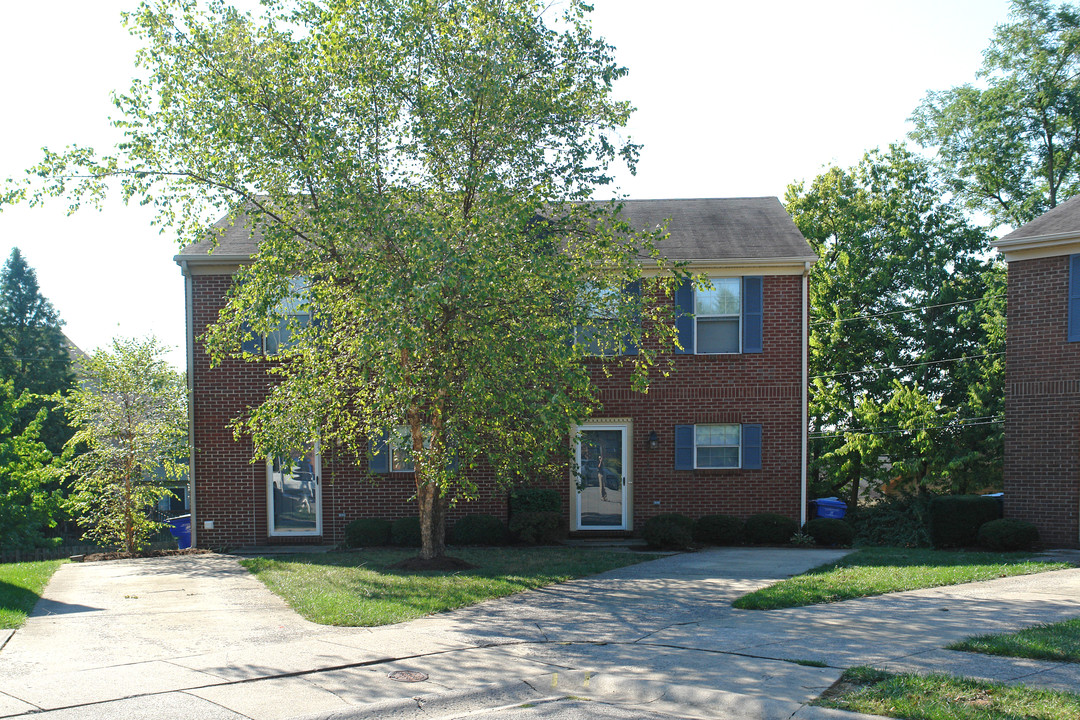 2810 Point Ct in Lexington, KY - Building Photo