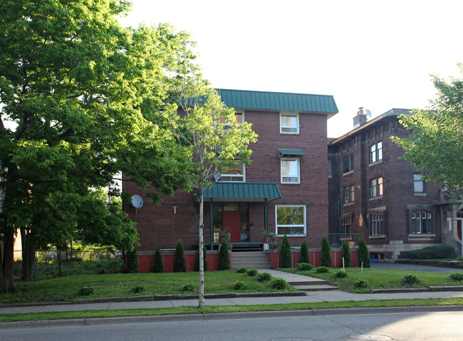 1121 University Ave SE in Minneapolis, MN - Building Photo - Building Photo