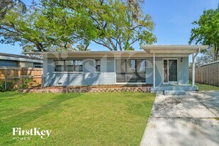 8020 N Ola Ave in Tampa, FL - Building Photo