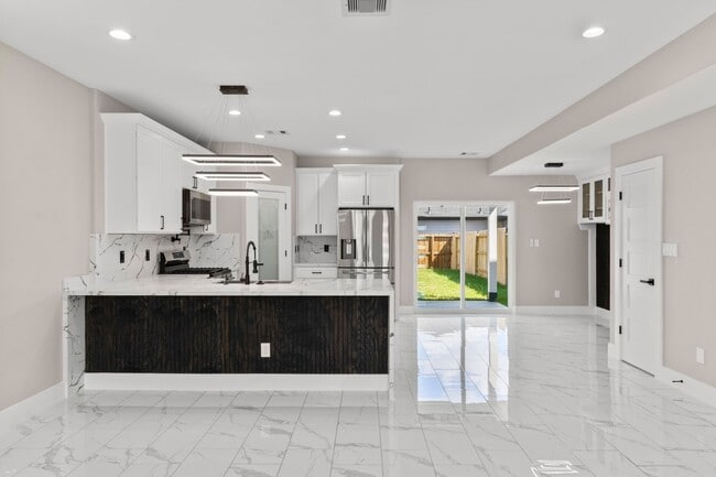 7925 Colonial Ln in Houston, TX - Building Photo - Building Photo